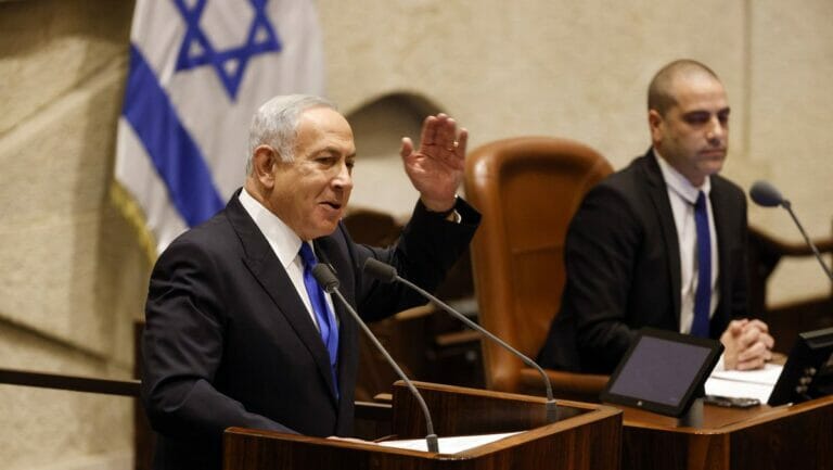 Netanjahu bei der Knesset-Sitzung zur Vereidigung der neuen israelischen Regierung