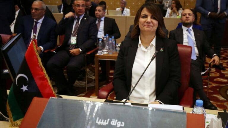 Libysche Außenministerin Najla Mangoush bei einem Treffen der Arabischen Liga in Algiers im Oktober