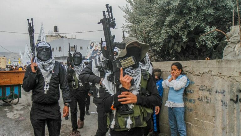 Bewaffnete Terrorgang in Nablus