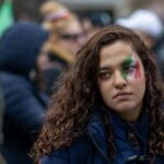 Demonstrantin in Solidarität mit den Protesten im Iran