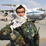 Taliban-Kämpfer auf dem Flughafen von Kabul