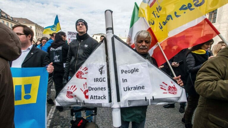 Protest gegen Lieferung iranischer Drohnen an Russland