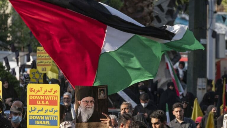 Khameneis Antisemitismus: Im Vergleich zur Situation in Palästina sei Erdbeben eine Kleinigkeit