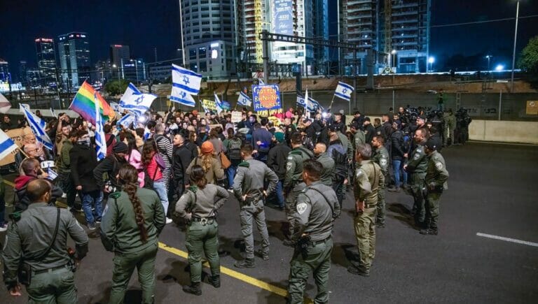 Israel: Demonstranten in Tel Aviv blockieren den Ayalon-Highway
