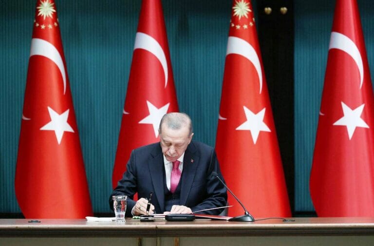 Bislang gelingt es Präsident Erdoğan nicht, im Wahlkampf das Ruder herumzureißen. (© imago images/APAimages)