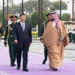 Bei seinem Staatsbesuch in Saudi-Arabien im Dezember 2022 wurde Chinas Präsdint Xi Jinping vom saudischen Thronfolger Mohammed bin Salman empfangen. (© imago images/Xinhua)