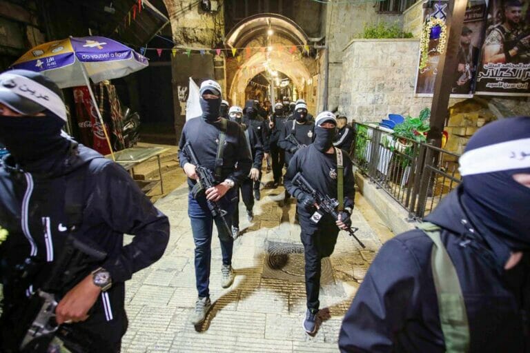 Im Westjordanland florieren neue Terrorgruppen. Im Bild: Mitglieder der Gruppe »Höhle der Löwen« in Nablus. (© imago images/APAimages)