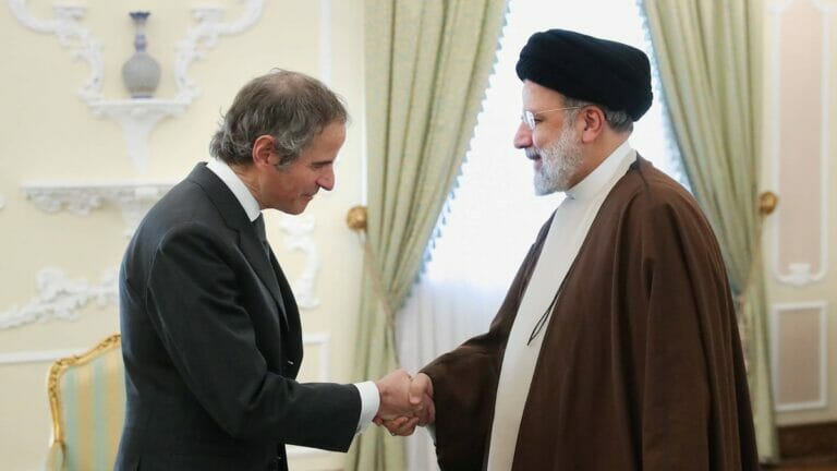 IAEO-Chef Rafael Gross zu Besuch beim iranischen Präsidenten Ebrahim Risi
