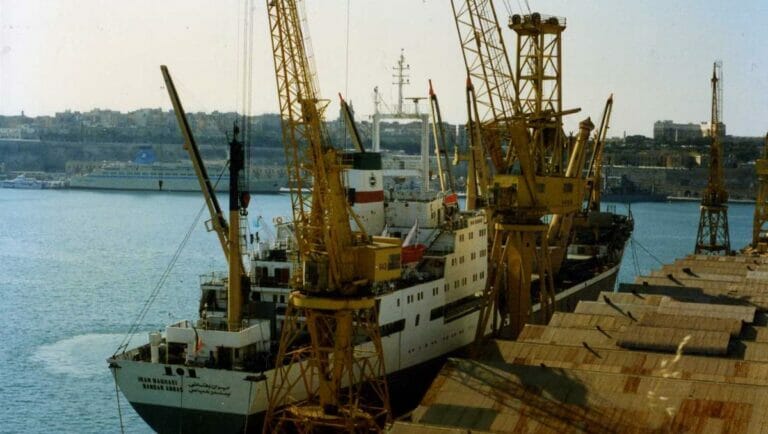Aufgrund von Devisenmangel können Schiffe mit Lebensmitteln in iranischen Häfen nicht mehr entladen werden