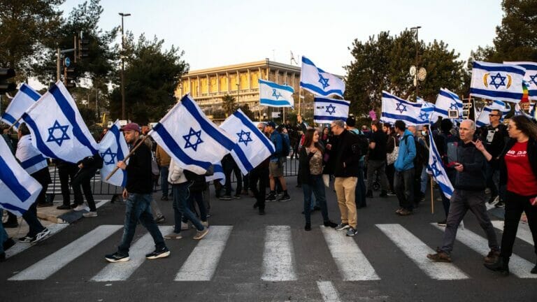 Meinungsumfragen zeigen hohe Unzufriedenheit der Israelis mit neuer Regierungskoalition