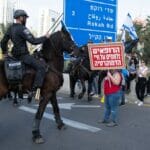 Israelische Polizei geht gegen Anti-Regierungs-Demonstranten in Tel Aviv vor