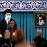 Khamenei bei seiner Rede einen Tag nach dem Treffen mit den Revolutionsgarden-Kommandeuren
