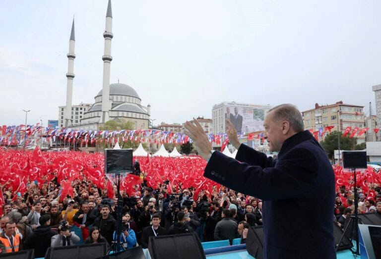 Erdoğan und die AKP sind auf die Stimmen türkischer Wählerinnen angewiesen. (© imago images/APAimages)