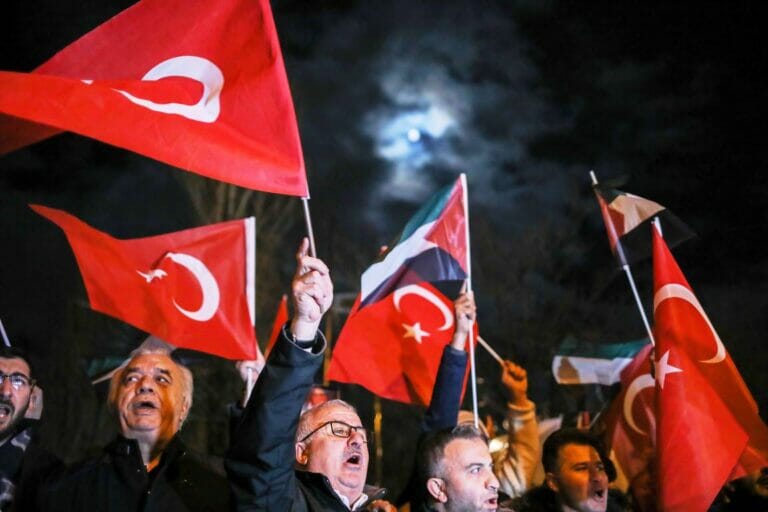 Bei der wütenden antiisraelischen Demonstration in Ankara wären Erdoğans Worte sicher auf Anklang gestoßen. (© imago images/ZUMA Wire)
