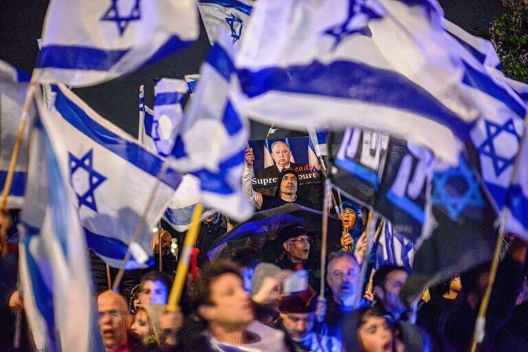 Unter den Demonstranten auf Israels Straßen hat die aktuelle Regierung ohnehin keine Mehrheit. (© imago images/ZUMA Wire)