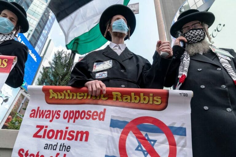 Es gibt antizionistische Juden. aber Mendel liegt völlig falsch, wenn er behauptet, sie stellten einen »Großteil« der Juden außerhalb Israels. (© imago images/Pacific Press Agency)