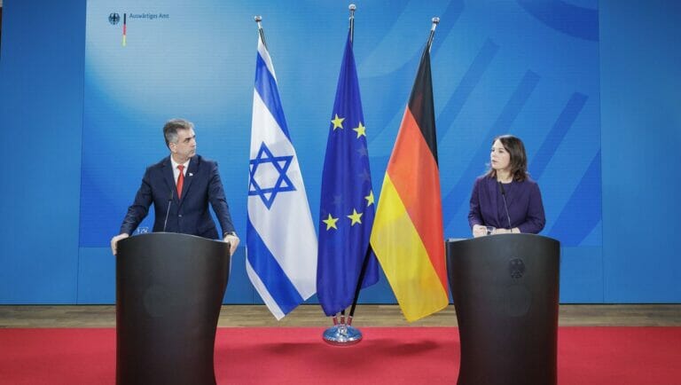 Deutsche Außenministerin Baerbock will die Finanzierung mit der Terrororganisation PFLP verbundenen NGOs nicht einstellen