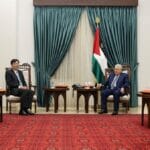 Präsident der Palästinensischen Autonomiebehörde Abbas bei Treffen mit Chinas Gesandten für den Friedensprozess