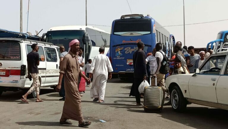Flüchtlinge aus dem Sudan: Nutzt der Islamische Staat das Chaos?