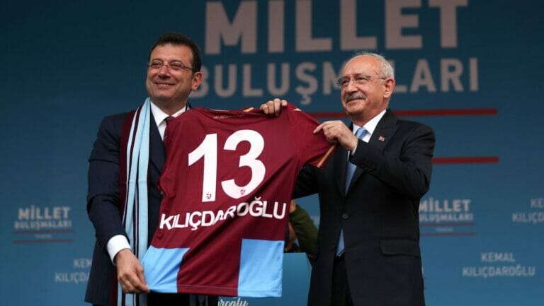 Der türkische Präsidentschaftskandidat Kemal Kilicdaroglu (re.) mit dem Istanbuler Bürgermeister Ekrem Imamoglu