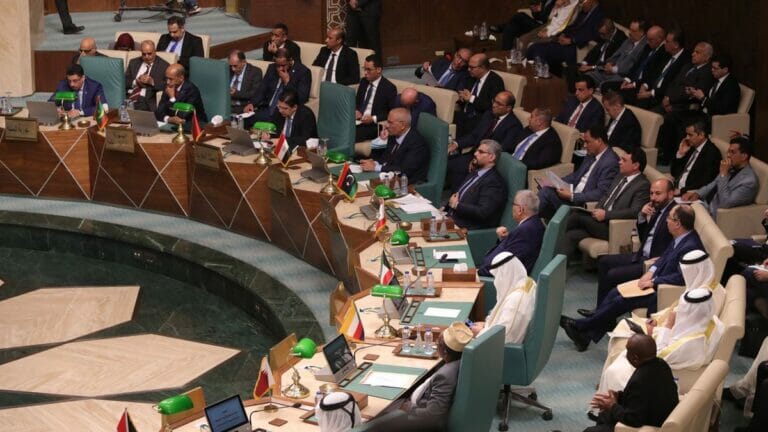 Katar blieb der Sitzung der Arabischen Liga zur Wiederaufnahme Syriens in Kairo fern
