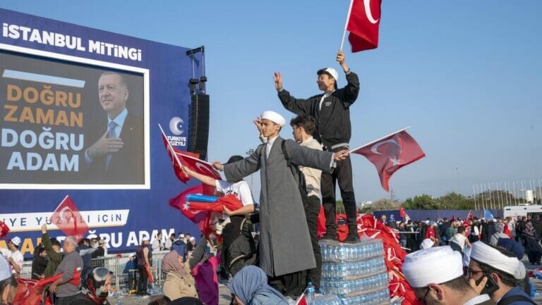 Mit einem Griff in die Propagandakiste will Erdoğan die türkischen Wahlen doch noch für sich entscheiden