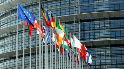 Kann sich EU-Parlament mit schwarzer Liste für Terror-NGOs gegen Europäische Kommission durchsetzen?