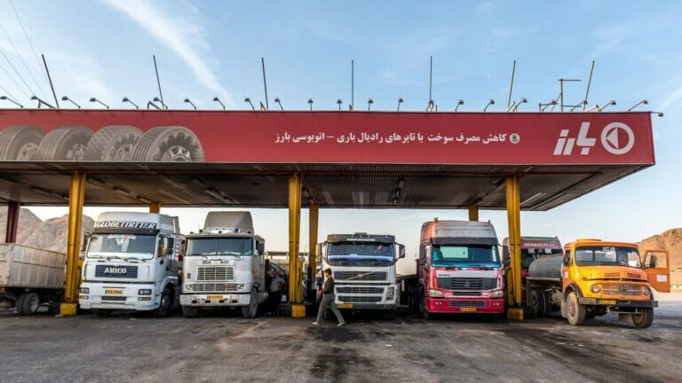 Die Gewerkschaft der Lkw-Besitzer und -Fahrer gab unlängst bekannt sich dem Streik der Ölarbeiter im Iran anzuschließen