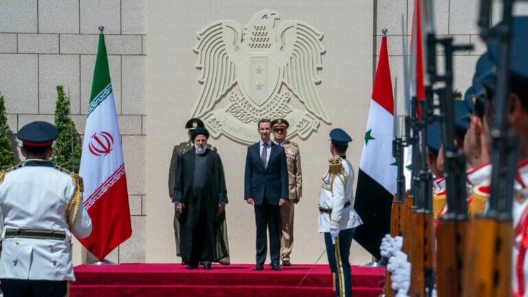 Irans Präsident Raisi wird von Syriens Machthaber Assad in Damaskus empfangen