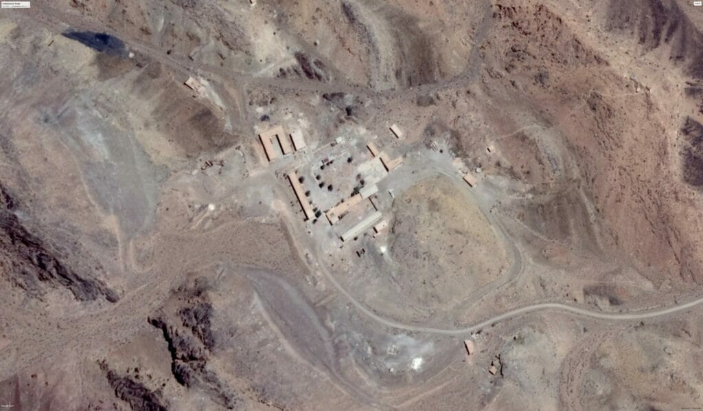 Der Logistikbereicht von Marivan im Juli 2018, bevor die Iraner das Gelände zu säubern versuchten. (Quelle: Google Earth)
