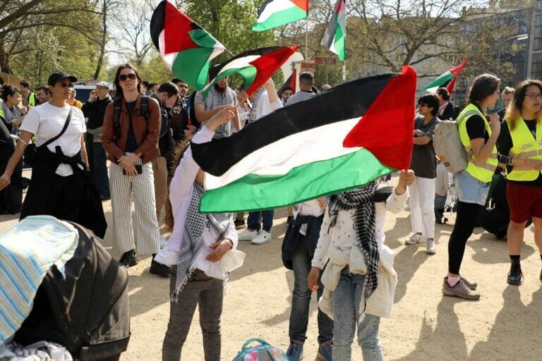 Die Gruppe Samidoun organisiert in Berlin u.a. Demonstrationen gegen Israel. (© imago images/ZUMA Wire)