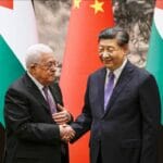 PA-Vorsitzender Mahmud Abbas zu Gast bei Chinas Staatschef Xi Jinping Mitte Juni. (© imago images/Kyodo News)
