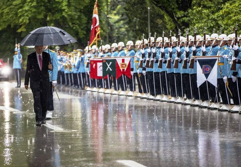 Die erneute Angelobung Erdoğans am 3. Juni war eine veregnete Angelegenheit. (© imago images/UPI Photo)