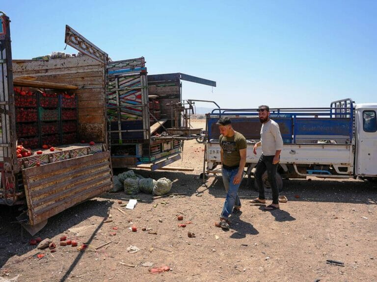 Zu den Zielen von Luftangriffen Russlands in Syrien gehört auch ein Gemüsemarkt. (© imago images/NurPhoto)