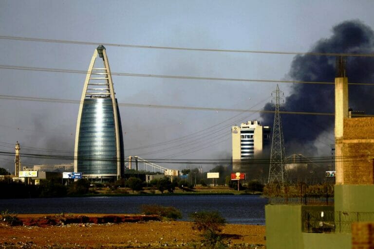 Sudans Hauptstadt Khartum während der Kampfe im April. (© imago images/Xinhua)