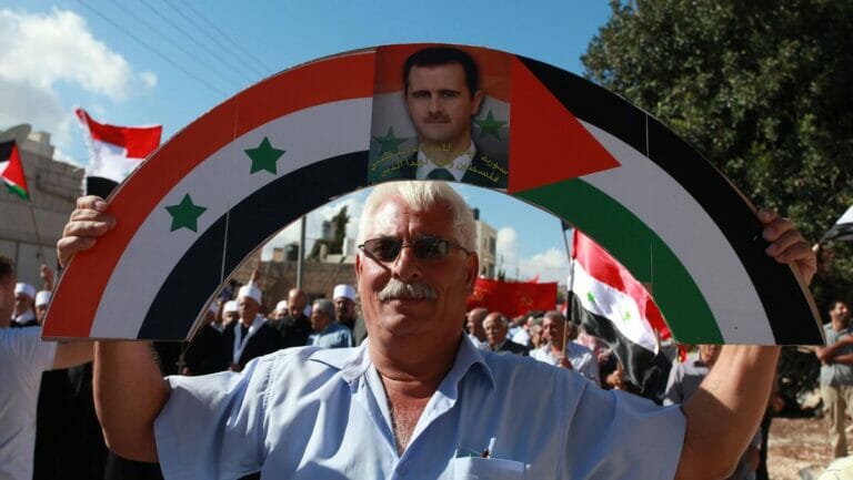 Palästinenser demonstrieren für den Syriens Präsidenten Assad