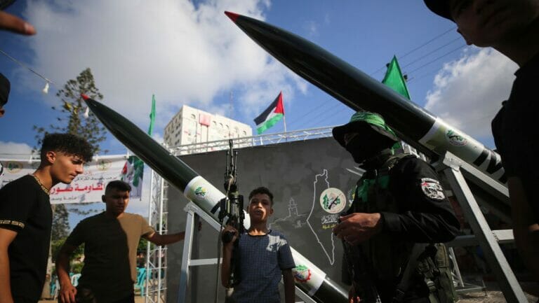 Muriel Asseburg behauptet, die Hamas habe das völkerrechtlich verbriefte Recht, Raketen auf israelische Soldaten abzufeuern