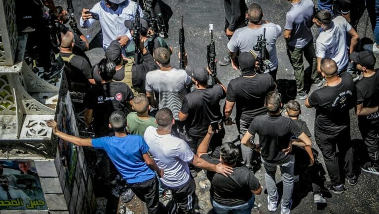 Kommen in westlichen Medien kaum vor: bewaffnete Palästinenser in Dschenin