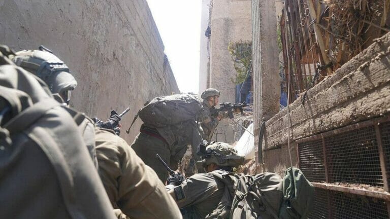 Israelische Soldaten bei ihrem Anti-Terror-Einsatz in Dschenin