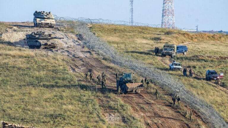 Israelische Soldaten am Grenzzaun zum Libanon, den die Hisbollah beschädigen wollte