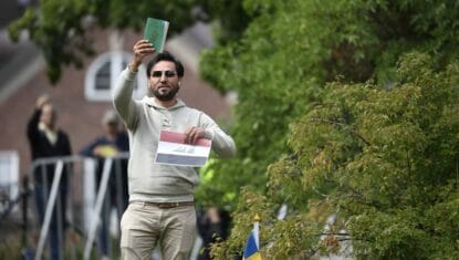 Der christliche irakische Asylbewerber Salwan Momika bei einer seiner Koranschändungsaktionen in Stockholm