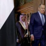Differenzen bei Ölförderung: Russlands Außenminister Sergej Lawrow mit saudischem Amtskollegen Faisal bin Farhan