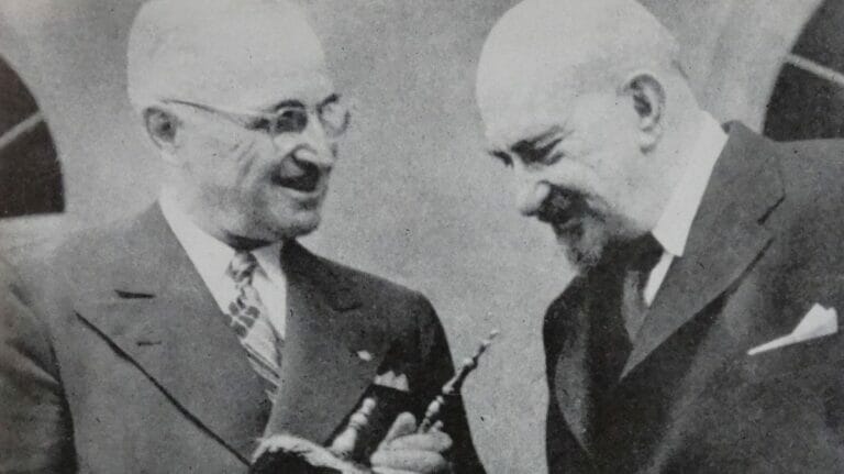 US-Präsident Harry Truman bei seinem Treffen mit Chaim Weizmann im Weißen Haus im März 1948