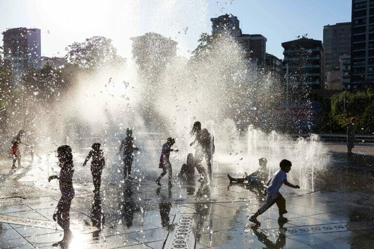 Mit Wasserspielen wie diesem im Goztepe-Park könnte in Istanbul bald Schluss sein. (© imago images/ZUMA Wire)
