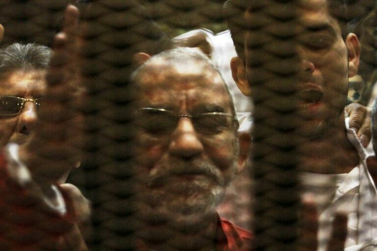 Muslimbruderschaft-Chef Muhammad Badie bei einem Prozess in Kairo 2015. (© imago images/ZUMA Wire)