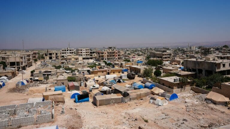 Die Stadt Jinderes im Nordwesten Syrien sechs Monate nach dem verheerenden Erdbeben im Februar