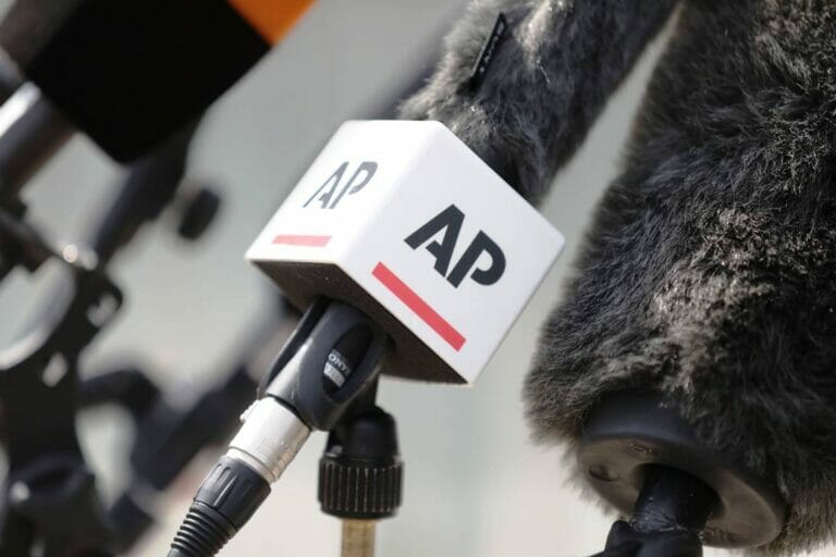 Auch die Associated Press glänzt mit absurden Überschriften zum Terror gegen Israel. (© imago images/dts Nachrichtenagentur)