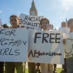 Aktivistinnen in London demonstrieren zum zweiten Jahrestag der Taliban-Machtergreifung in Afghanistan