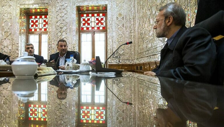 Hamas-Funktionär al-Arouri zu Besuch beim Sprecher des iranischen Parlaments, Ali Laridschani, in Teheran