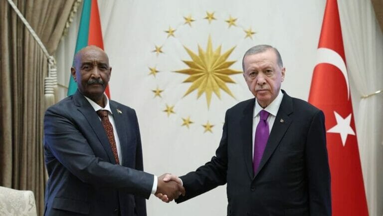 Sudans Armeechef, Abdel Fattah Al-Burhan, zu Besuch beim türkischen Präsidenten Recep Tayyip Erdogan